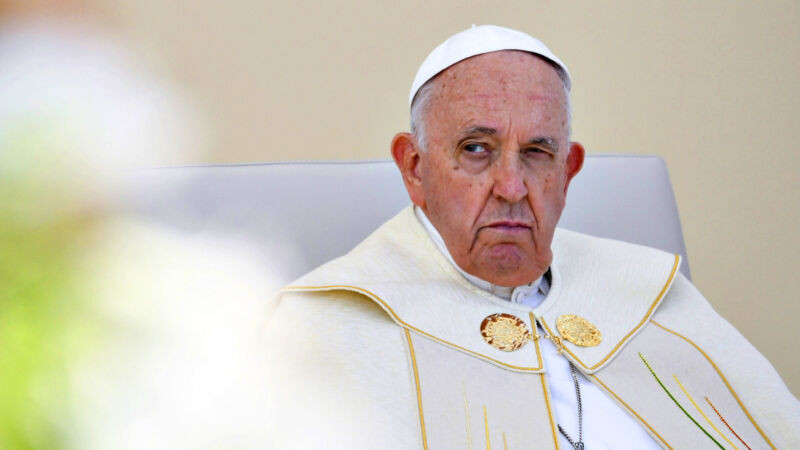 Le Pape François assiste à la messe des 37èmes Journées Mondiales de la Jeunesse au Parque Tejo le 06 août 2023 à Lisbonne, Portugal. Le Pape François est en visite au Portugal pour les Journées Mondiales de la Jeunesse (JMJ) qui se déroulent pendant la première semaine d'août.